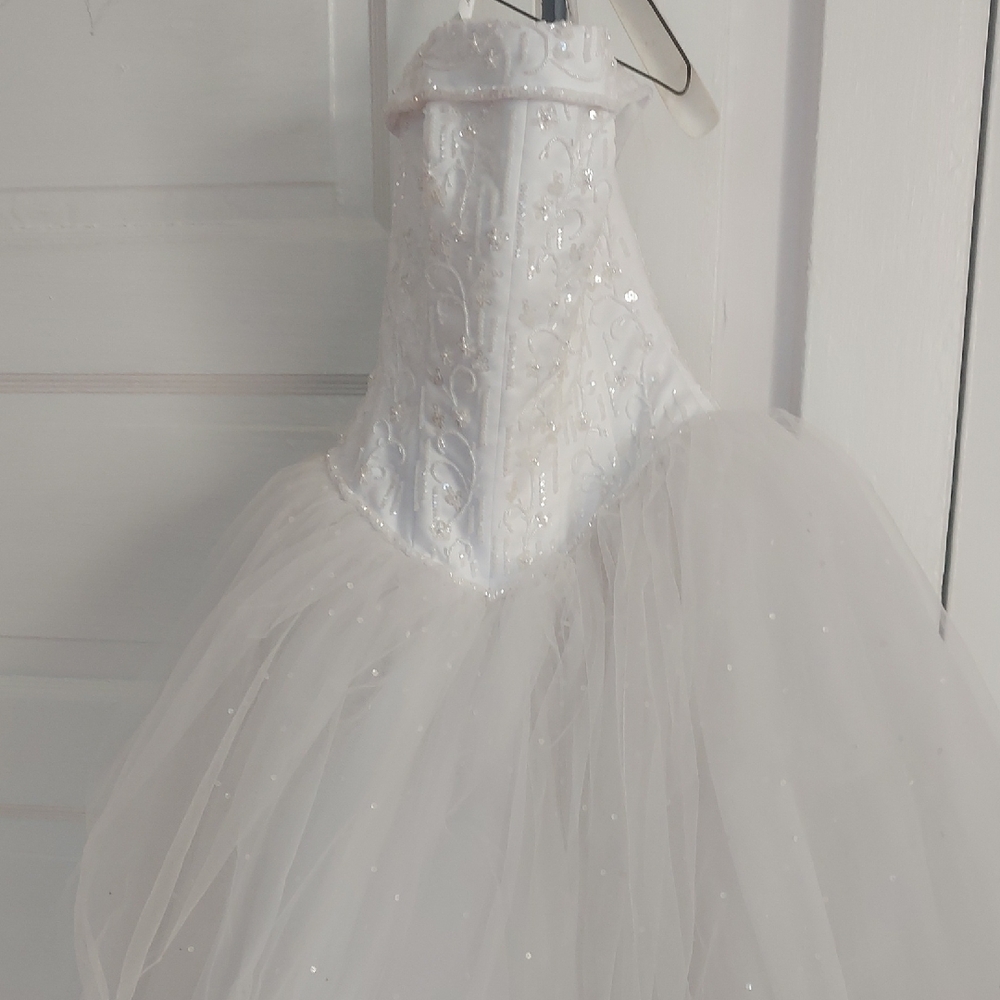 David's Bridal White Wedding Dress